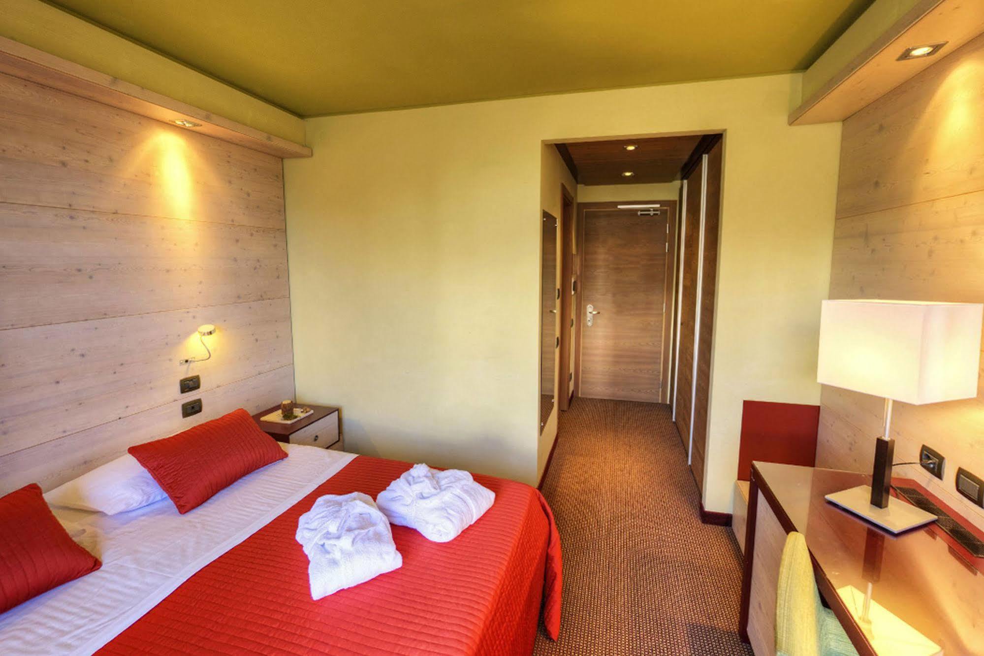 Hotel Sansicario Majestic Чезана-Торинезе Экстерьер фото